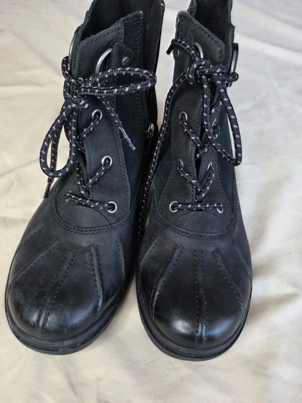 UGG - Women's Hapsburg Duck Rain and All Weather Boots - Size 8.5